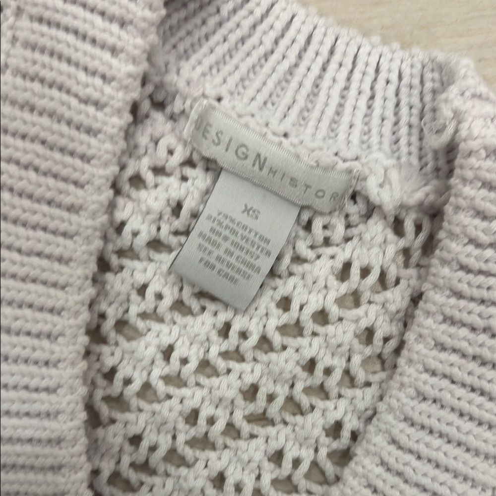 Design History White Button-Up Women's Cardigan - Picture 3 of 12